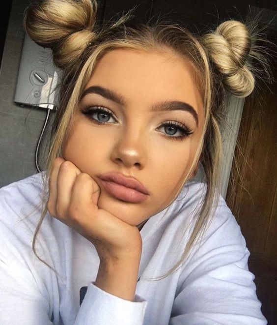 Here are the 100 best hair trends for the year 2017. In this gallery you will fi...