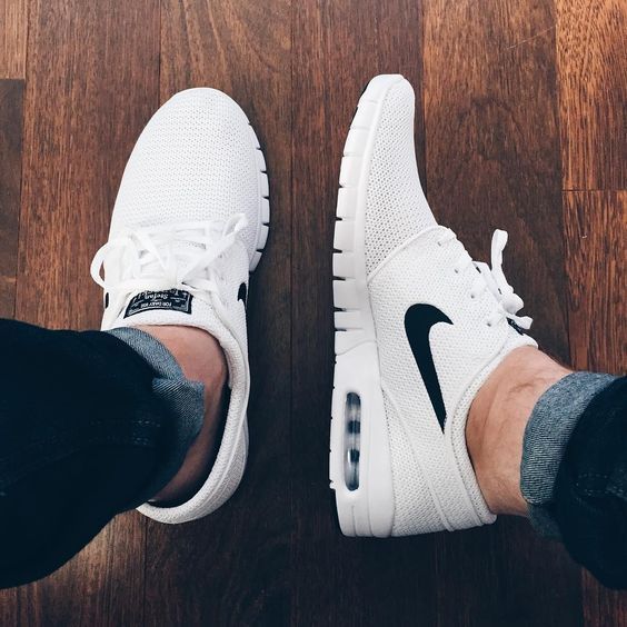 Here are top 5 hacks to keep your white Sneakers from changing colors like a cha...