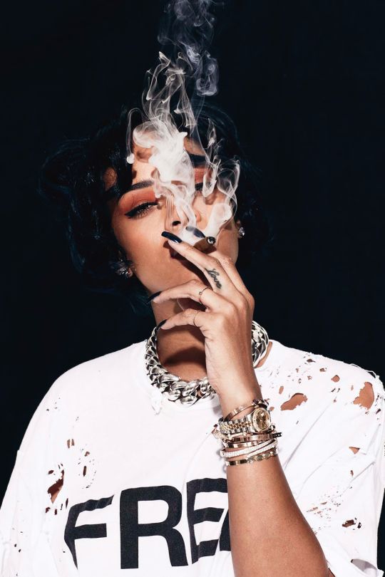 smokingsomethingwithrihanna