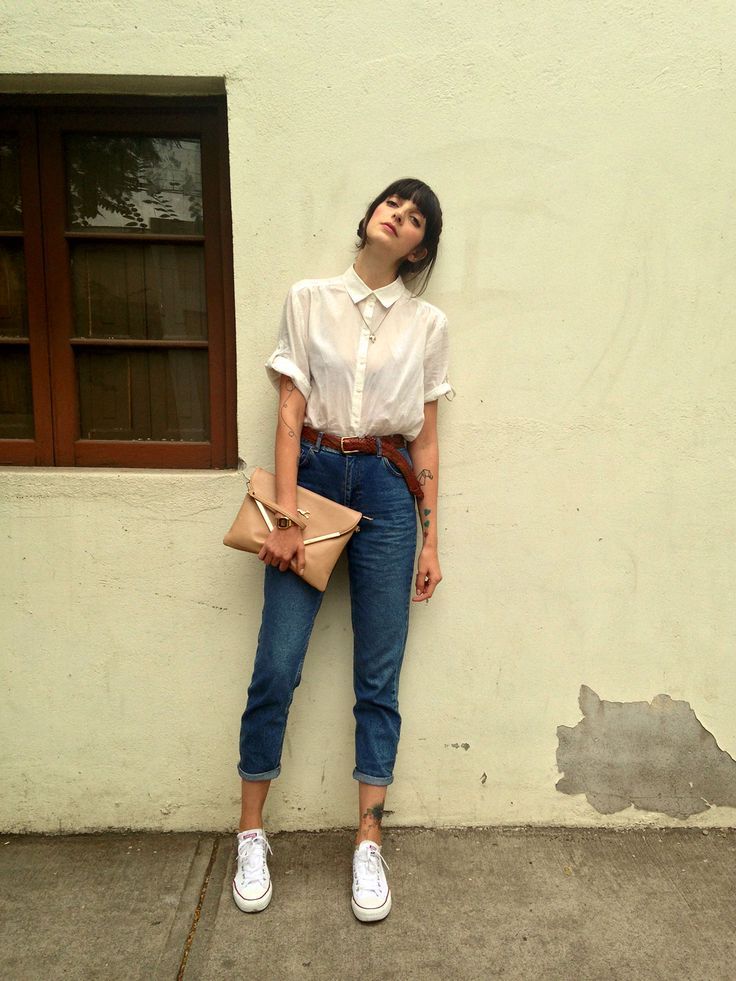 25 Ways to Make Mom Jeans Look Modern | crisp white short sleeve button-down, be...