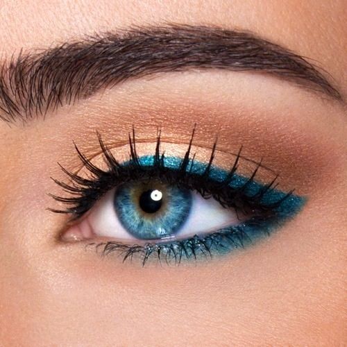 Applying Eyeliner for Blue Eyes - Glam Bistro