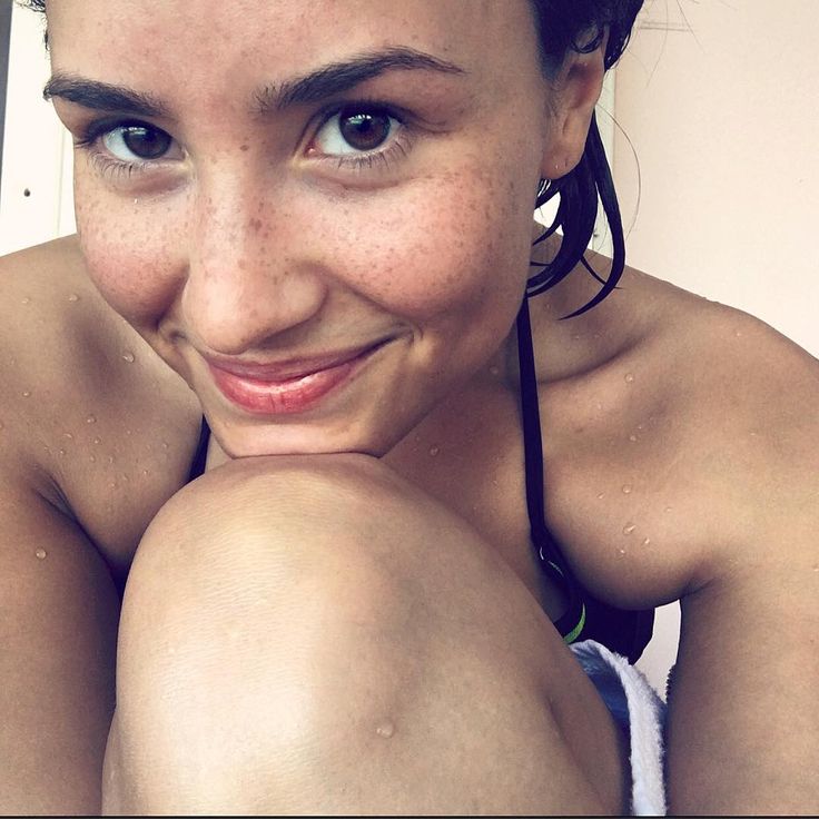 Demi Lovato No-Makeup Selfies | POPSUGAR Latina