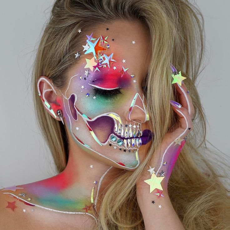 Talented Mixed Media Makeup Artist Transforms Her Own Face Into Gorgeous Decorat...
