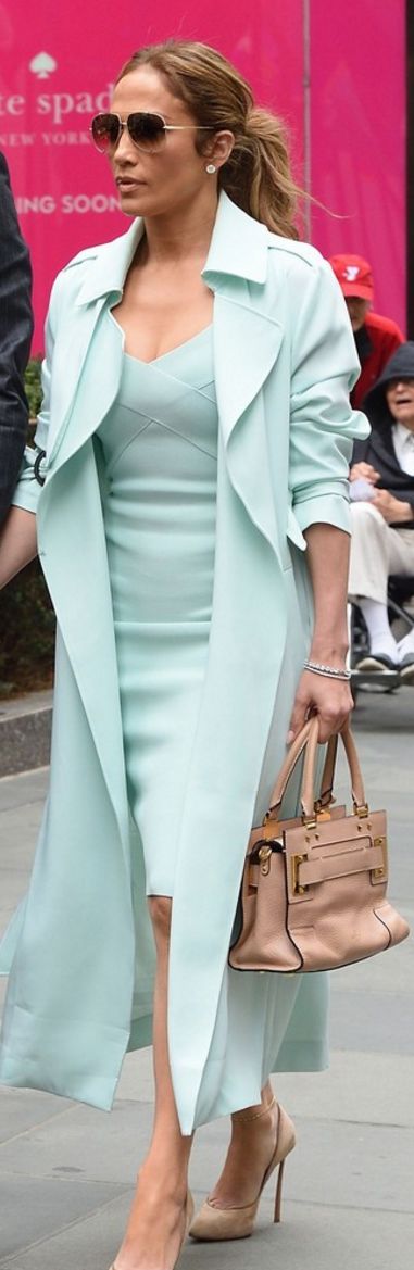 Who made Jennifer Lopez's tan suede pumps, mint green dress, and tan tote ha...