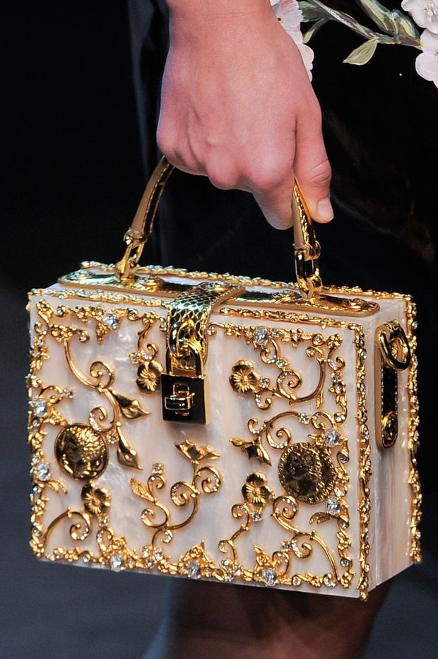 ACCESORIOS. Colección Dolce & Gabbana inspirada en la Edad Media.