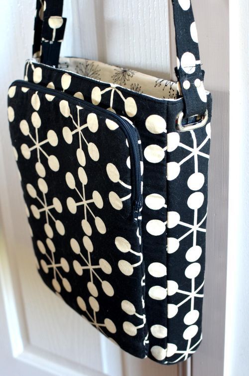 Bag Pattern from Chris W Designs - Back View - I like the pockets on the front o...
