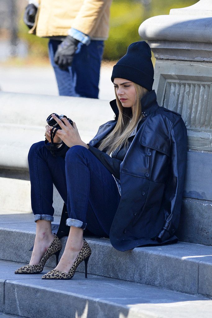 Cara Delevinge #heels #leopard #beanie