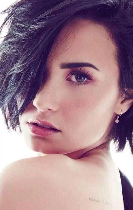 Demi Lovato on the cover of cosmopolitan - September 2015