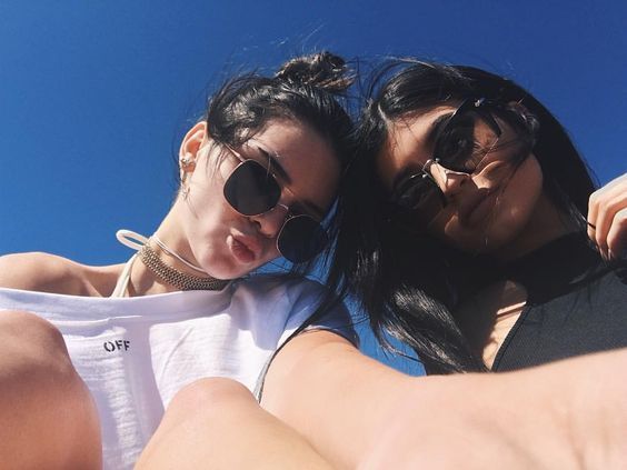 Fotos que tú y tu hermana deben copiarle a Kylie y a Kendall Jenner
