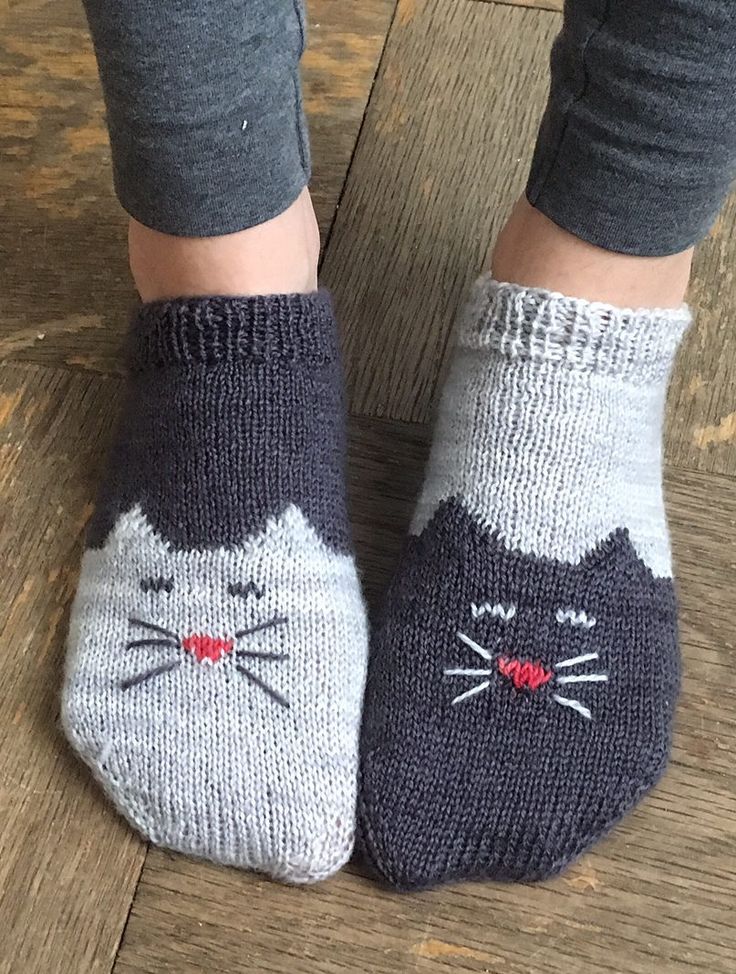 Free Knitting Pattern for Yinyang Kitty Socks - Toe-up ankle socks with a kitty ...