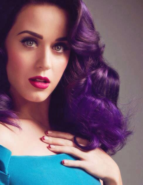 Katy Perry W/statement purple hair!