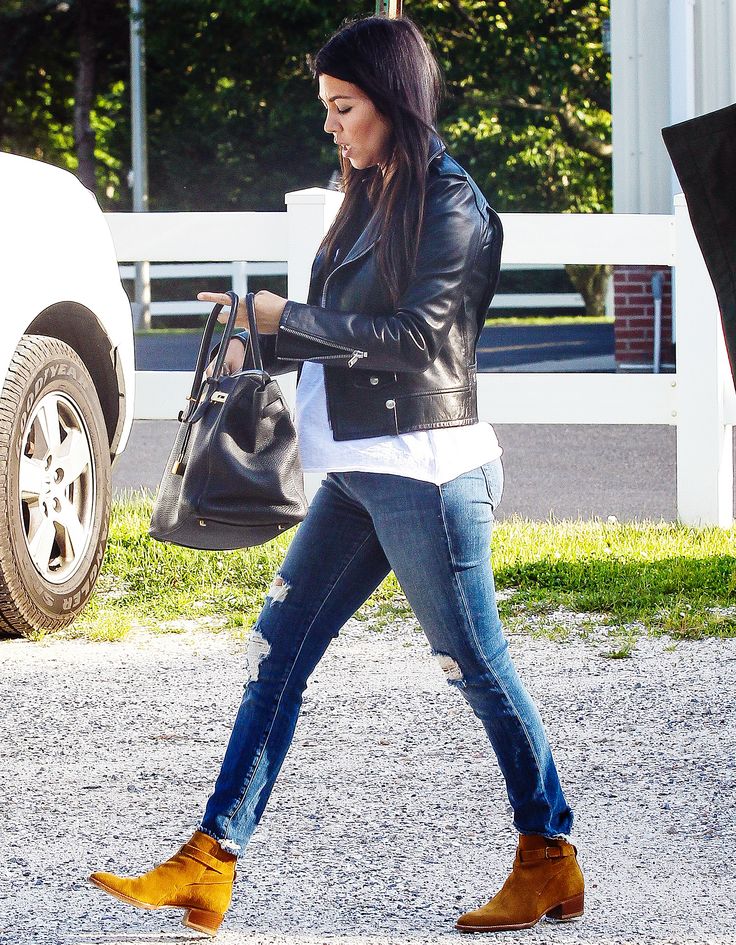 Kourtney Kardashian Covers Pregnant Belly in Baggy T-Shirt: Picture - Us Weekly ...