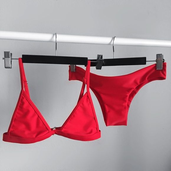 Red Bikini Set Simple yet gorgeous red seamless bikini with adjustable straps…