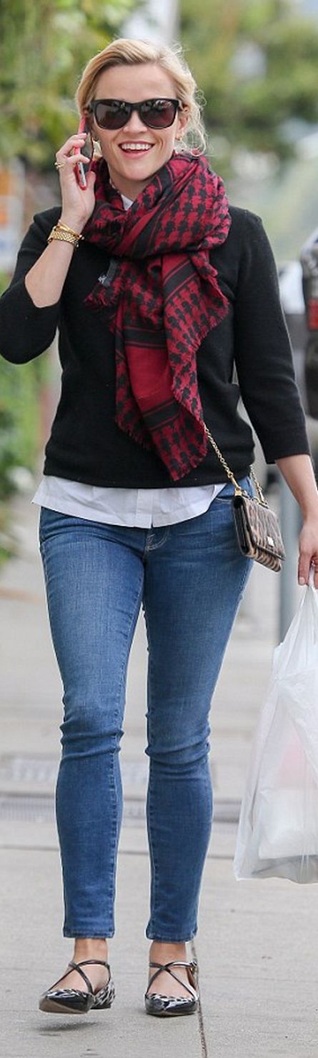 Who made  Reese Witherspoon's leopard handbag, blue skinny jeans, and black ...