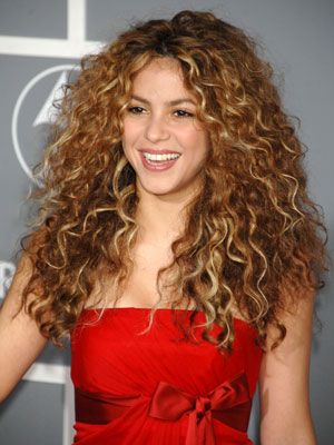 basically every hiarstyle I've ever wanted has existed on Shakira's head