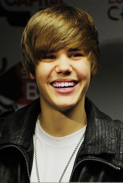 justin bieber 2010 smiling - Hledat Googlem