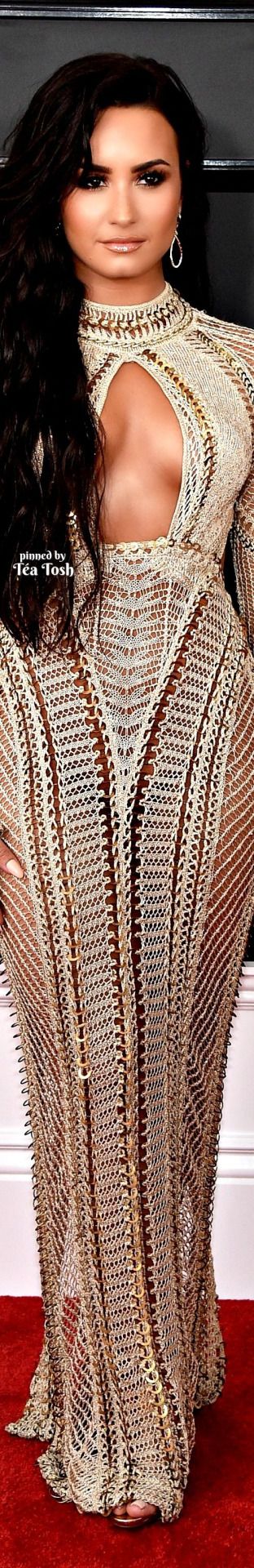 ❇Téa Tosh❇ Demi Lovato, Grammys 2017. Wearing a Julien Macdonald dress, Giu...